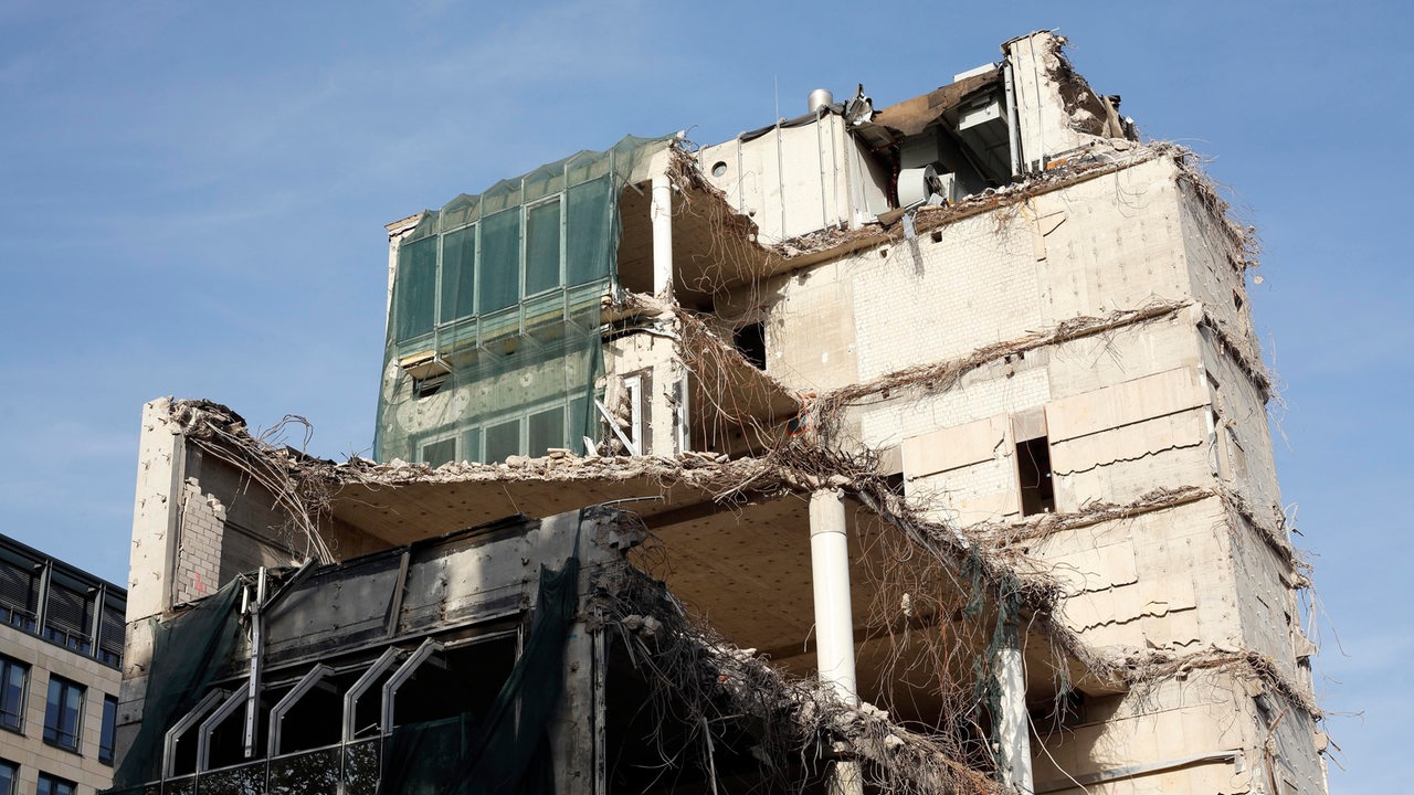 Trümmer eines abgerissenen Hauses, ehemaliges Bürogebäude der Deutschen Bundesbank, Bremen im Oktober 2022.